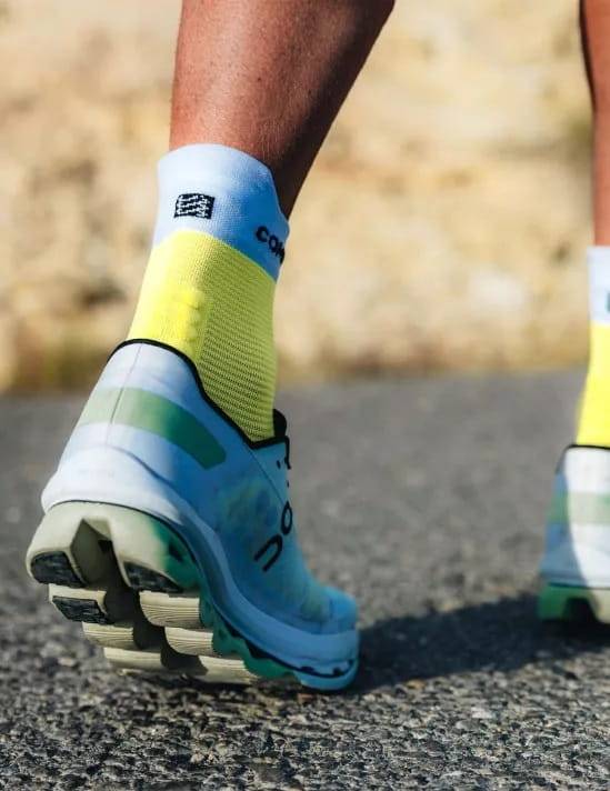 wysokie-PRORACING-SOCKS-V4-RUN-HIGH-safe-yellow-white-6813_11.jpg