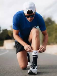 compressport-mid-compression-socks-v2-0-2-219420-f-sk7-w780-h554_4.jpg