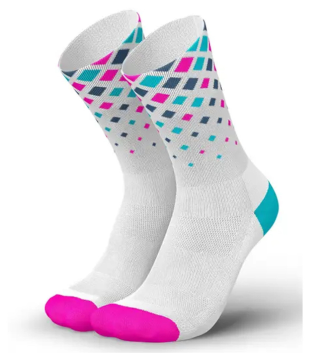 Screenshot 2026-07-25 at 13-38-04 pol_pl_Skarpety-Incylence-Running-Crystals-White-Pink-Cyan-High-Cut-bialo-rozowo-niebieskie-10751_1.jpg (obraz JPEG 2000×1298 pikseli) — Skala (41%).png