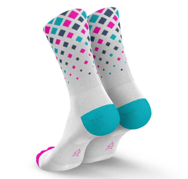 Screenshot 2026-07-25 at 13-38-19 pol_pl_Skarpety-Incylence-Running-Crystals-White-Pink-Cyan-High-Cut-bialo-rozowo-niebieskie-10751_3.jpg (obraz JPEG 2000×1298 pikseli) — Skala (41%).png
