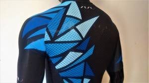 Strój startowy SISU triathlon Blue Power z rękawem bok