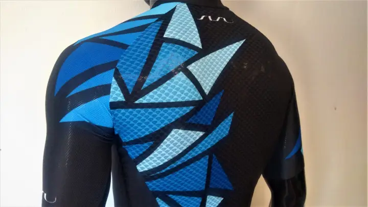 Strój startowy SISU triathlon Blue Power z rękawem bok